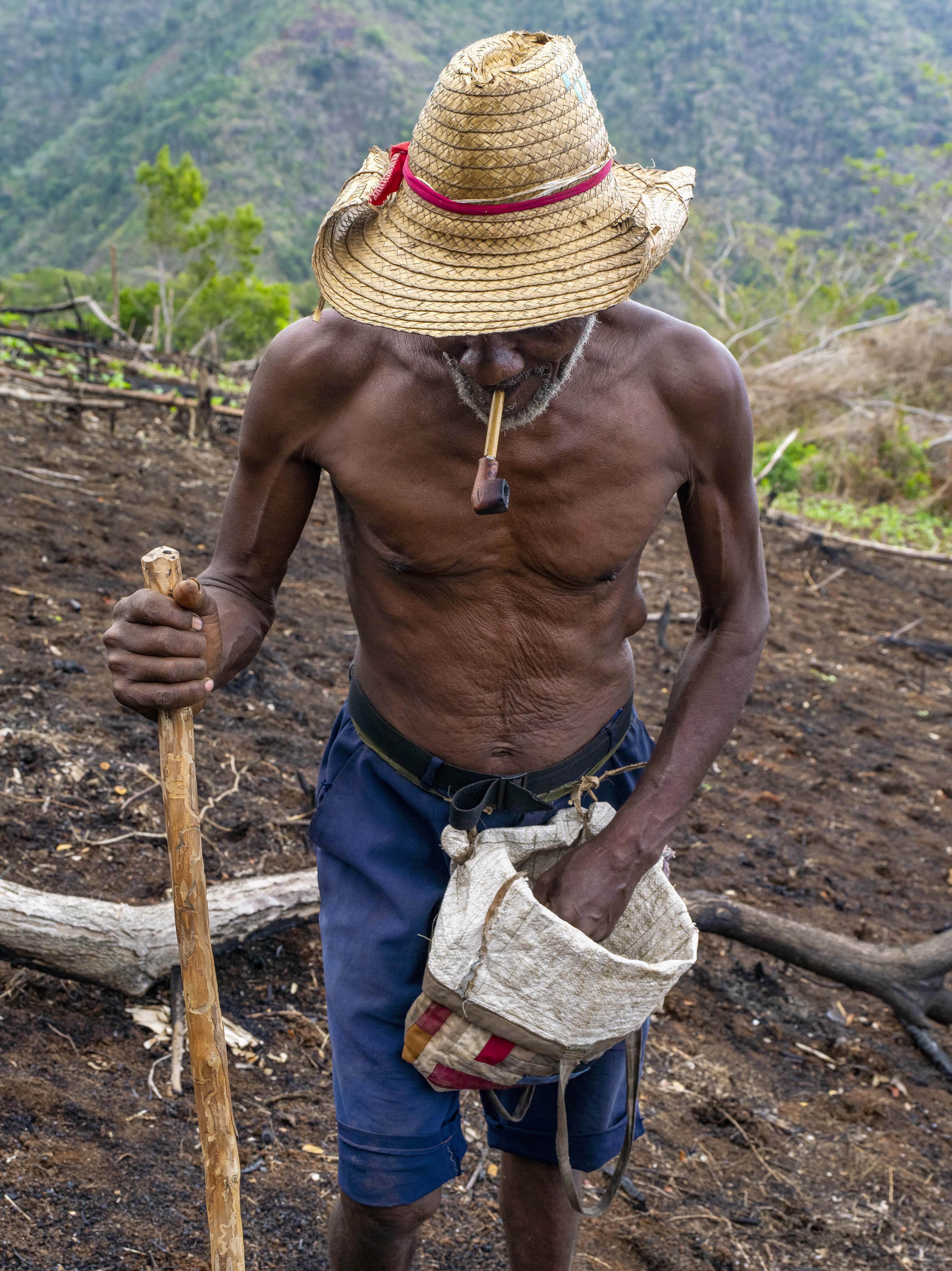 ac2504-cu-bruja-423-1