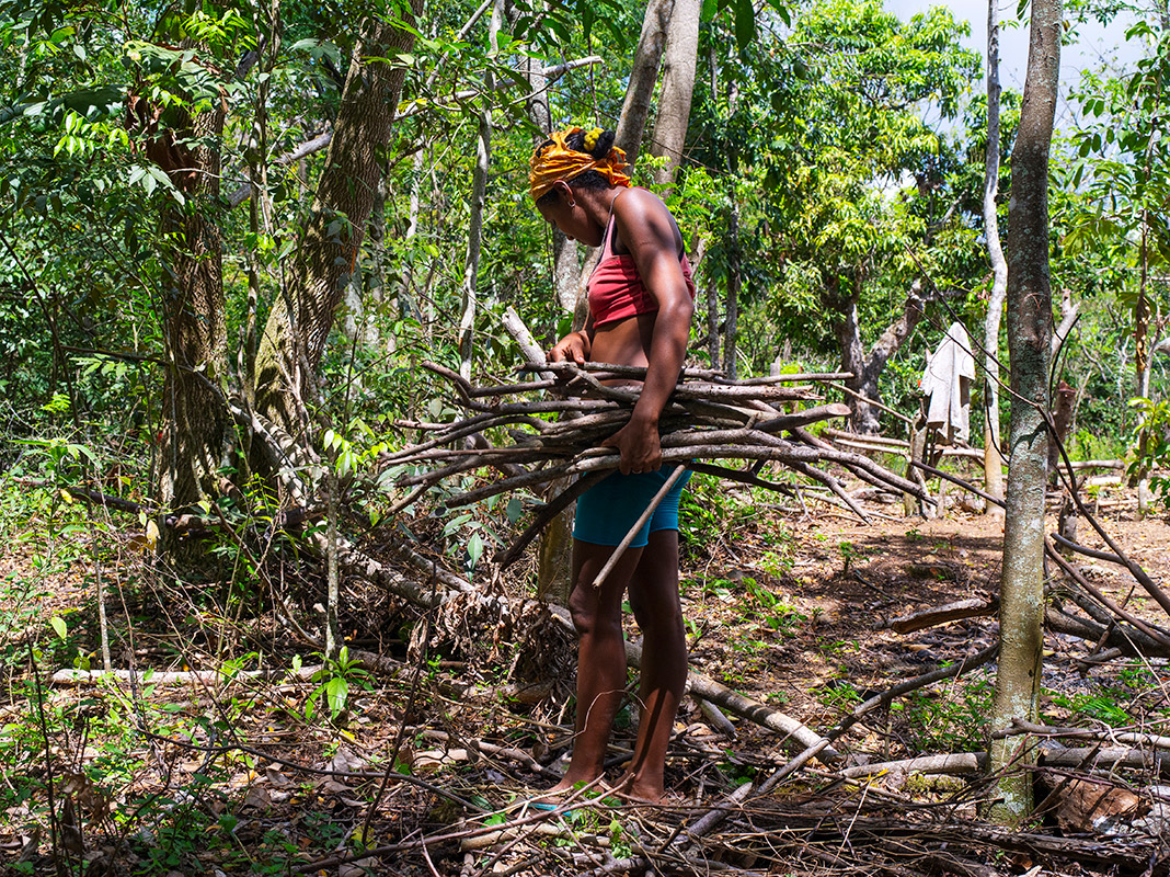 ac2503-cu-bruja-673-1